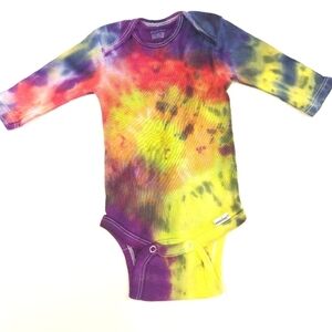 Gerber Tye Dyed Longsleeve Onesie Size 0-3 Months